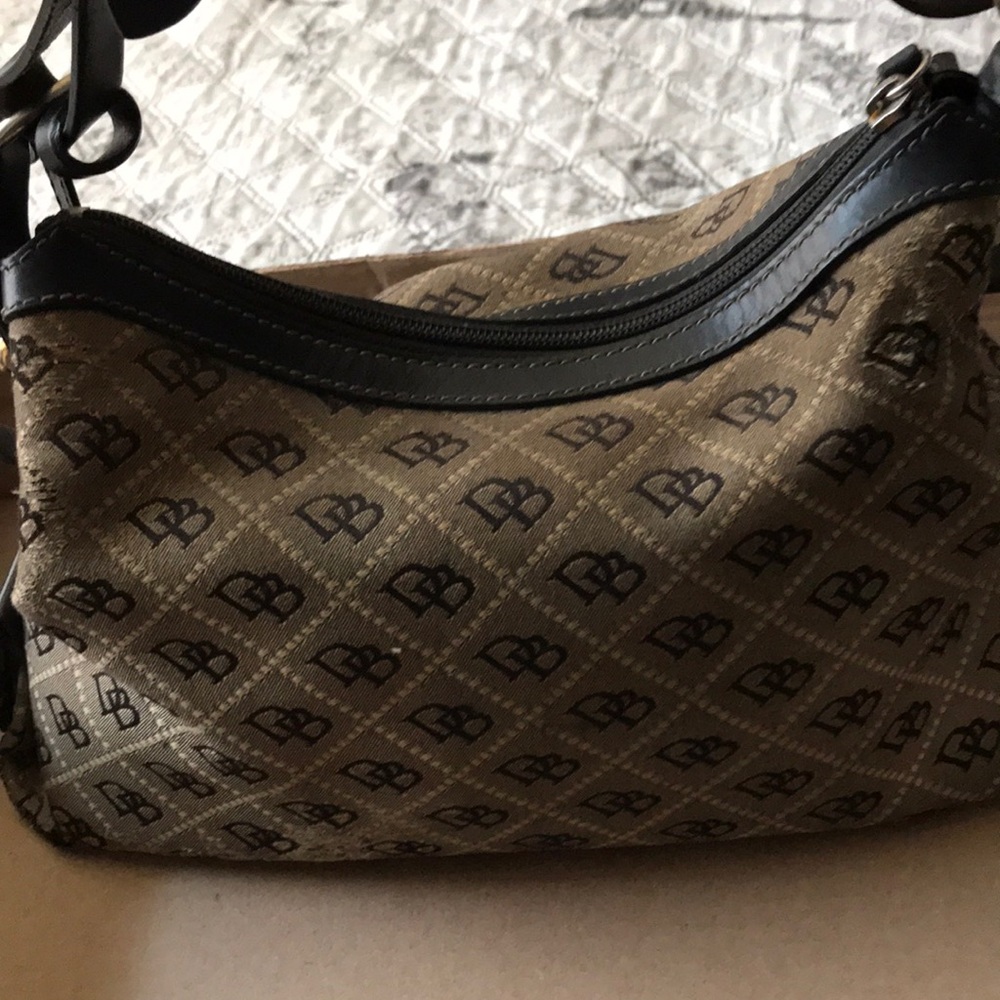 Dooney &Bourke bag black and grey used see the pictures please